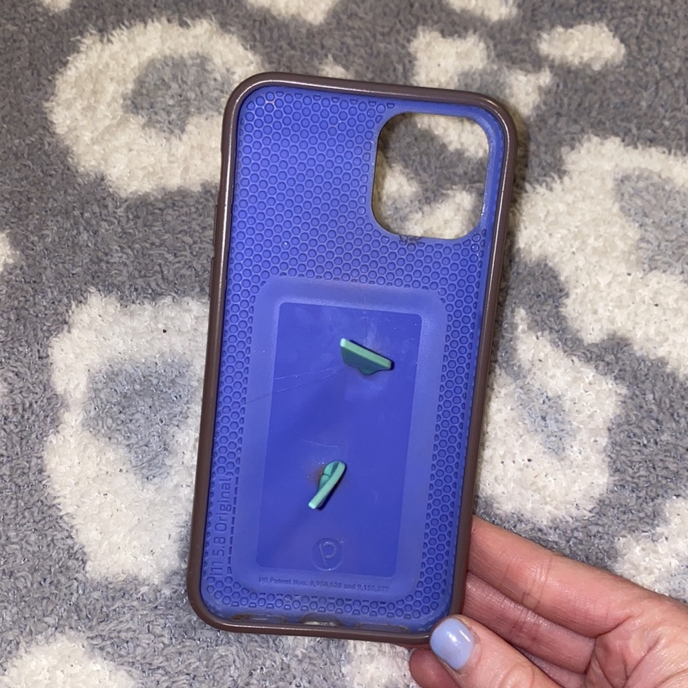 Loopy case - Picture 3 of 3